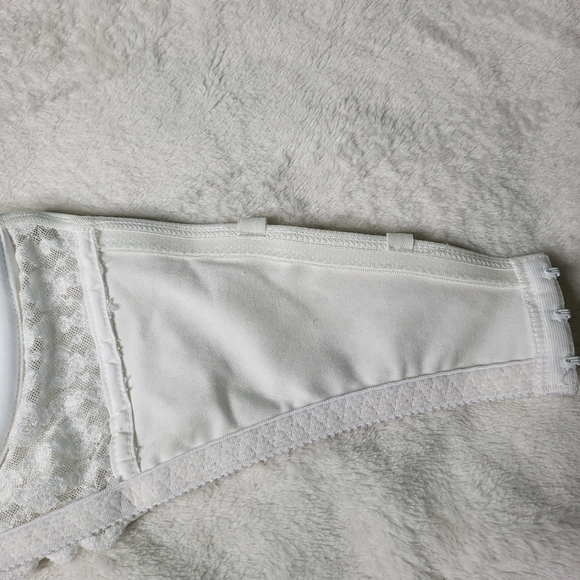 Olga Strapless Underwire White Lace Bra. Style# 36632 - Picture 9 of 11